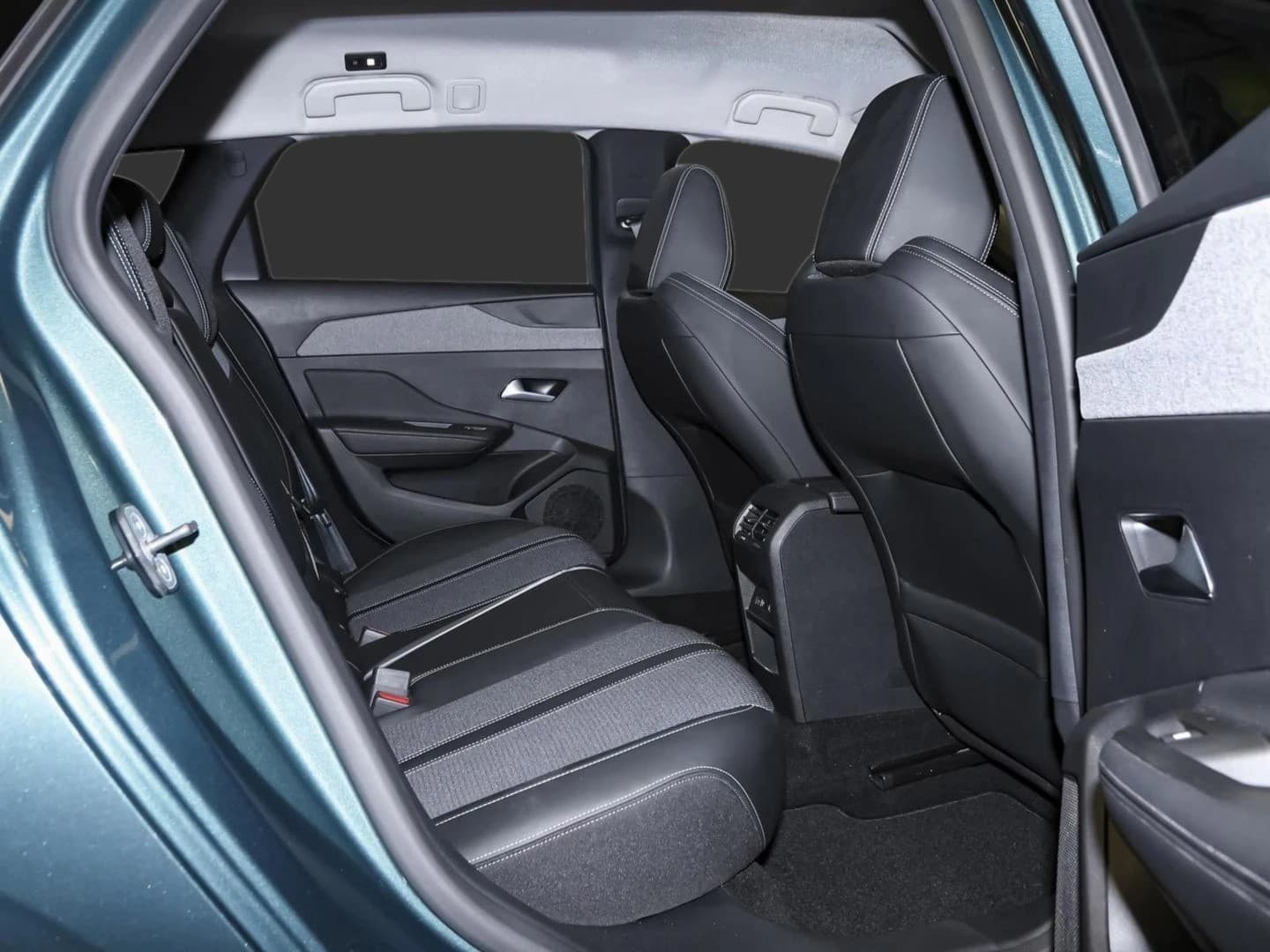 Peugeot 308 SW Allure Pack Hybrid 180 NAVI SHZ PDC KLIMA — 4
