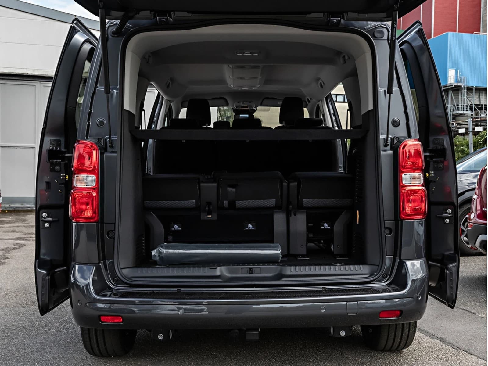 Peugeot Traveller Active L2 Diesel 180 EAT8 FACEL. LED — 6
