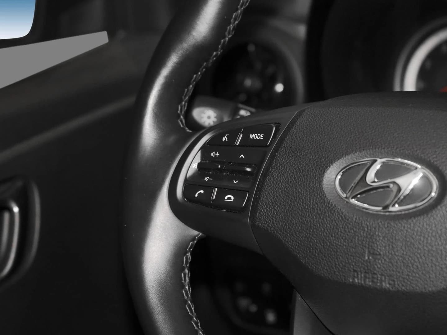 Hyundai i10 i10 1.2 Trend NAVI SHZ PDC RFK BT CARPLAY — 11