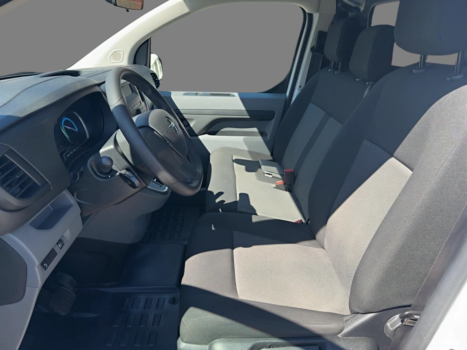Opel Vivaro -e Cargo Edition L 136 PS — 11