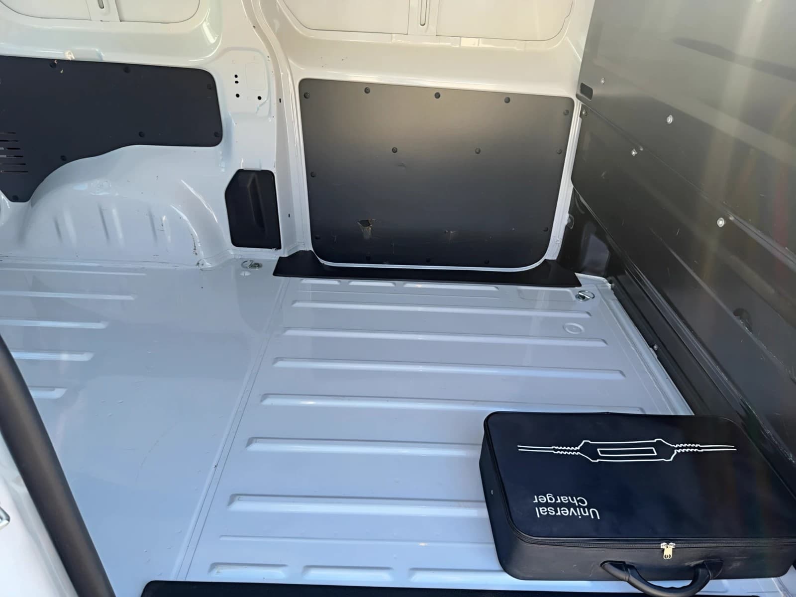 Opel Vivaro -e Cargo Edition L 136 PS — 12