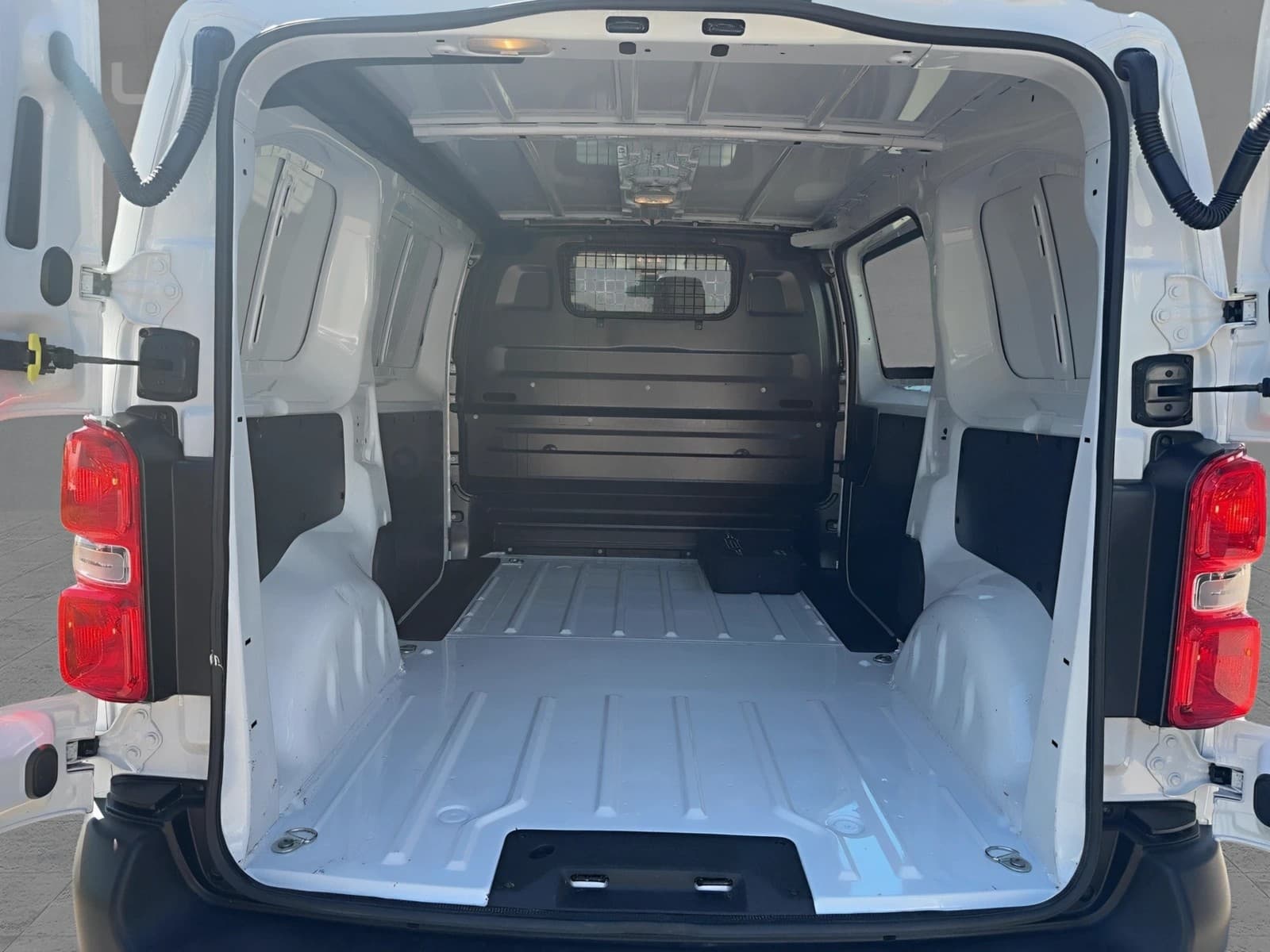 Opel Vivaro -e Cargo Edition L 136 PS — 13
