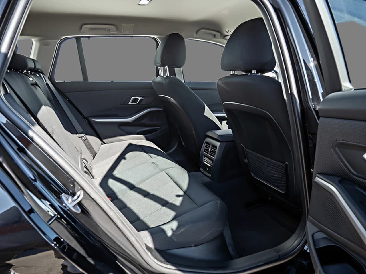 BMW 330 330i Touring xDrive — 6
