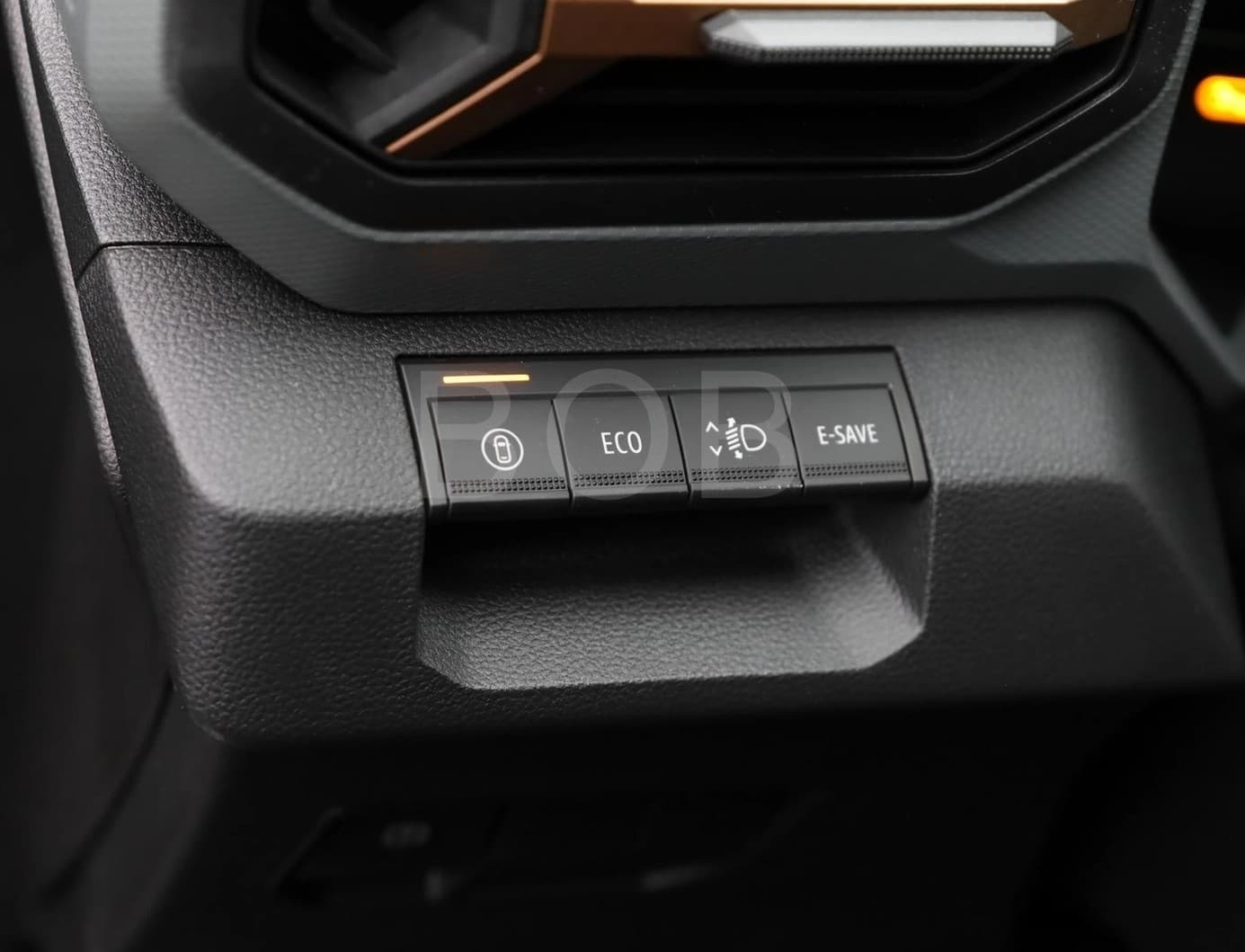 Dacia Duster Extreme HYBRID 140 NAVI SHZ PDC KLIMA — 10