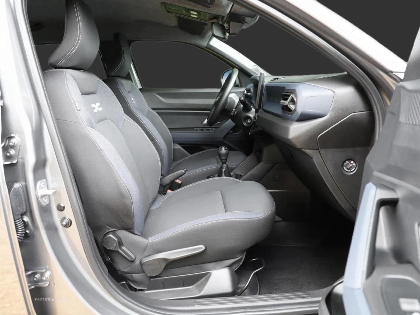Dacia Duster III 1.2 TCe 130 Expression NAVI Allwetter — 3