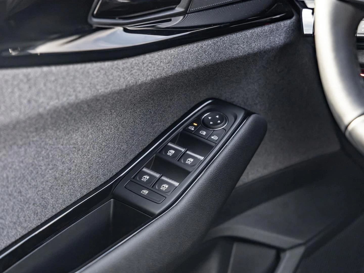 Renault Austral TCe 160 Mild-Hybrid NAVI SHZ — 8