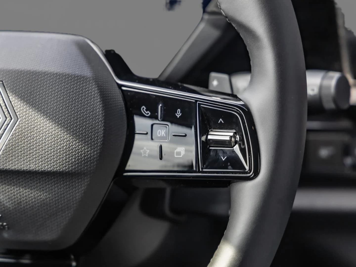 Renault Austral TCe 160 Mild-Hybrid NAVI SHZ — 10