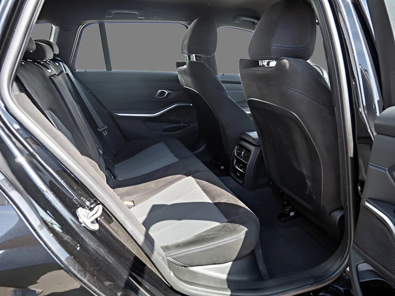 BMW 330 330i Touring xDrive M-Sport — 4