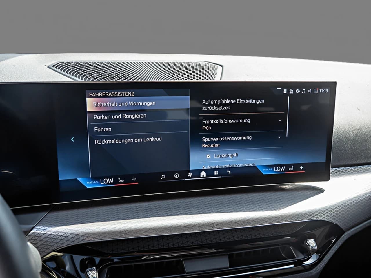 BMW 330 330i Touring xDrive M-Sport — 11