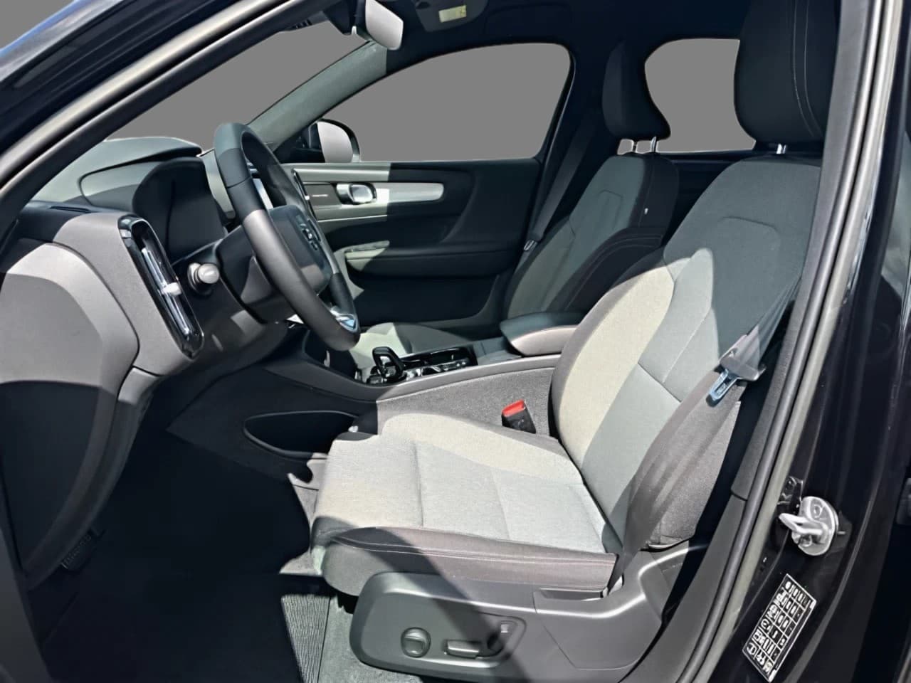 Volvo XC40 XC40 Plus Dark 2WD/Keyless/Klima/SitzHz — 10
