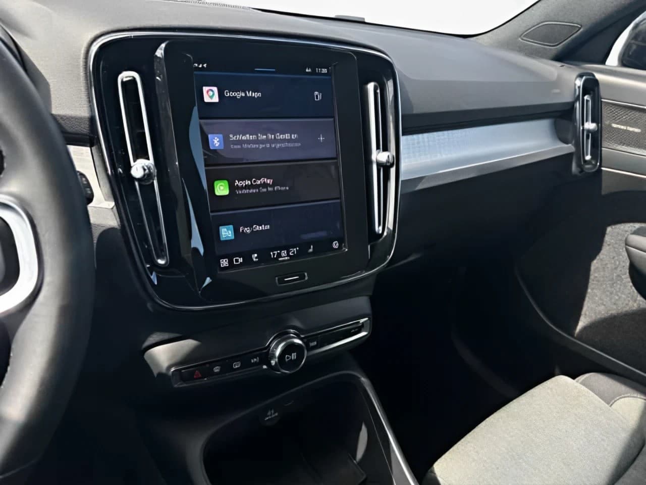 Volvo XC40 XC40 Plus Dark 2WD/Keyless/Klima/SitzHz — 18
