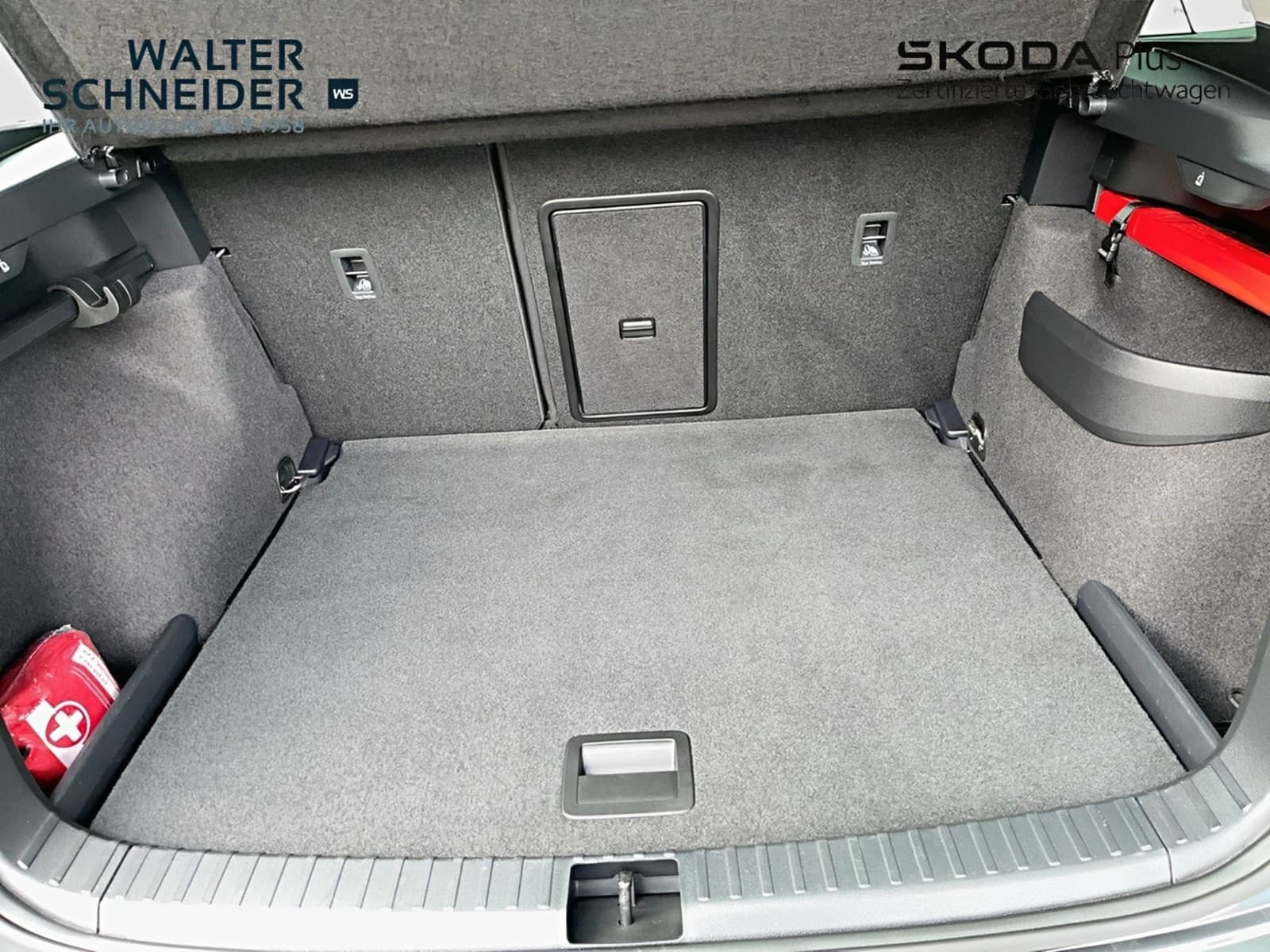 Skoda Karoq 2.0 TDI DSG AHK 4Motion — 8