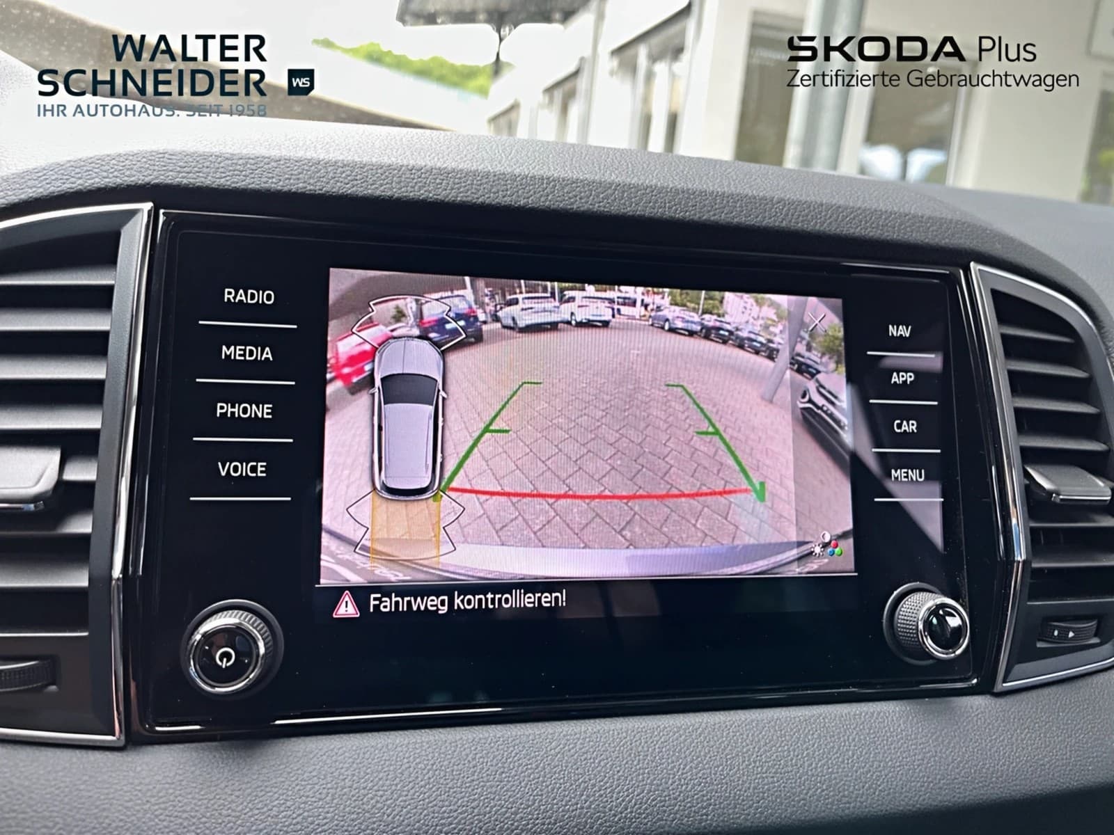 Skoda Karoq 2.0 TDI DSG AHK 4Motion — 17