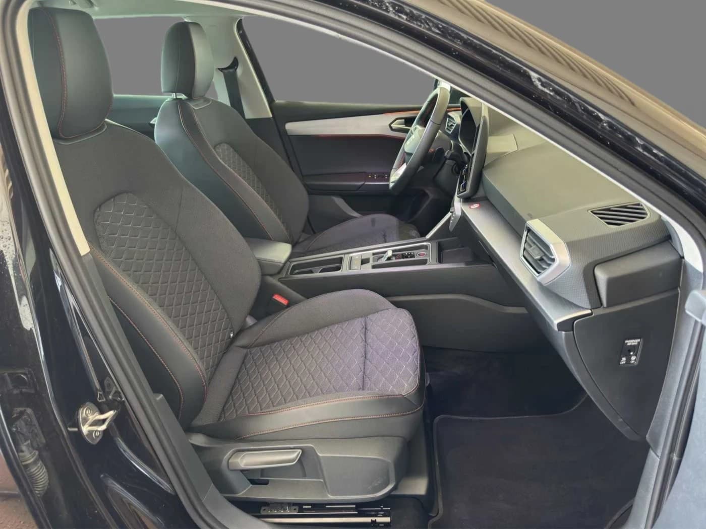 Seat Leon ST FR 1.5 eTSI // 5 Jahre Garantie /LED/Navi /Winterpaket — 9