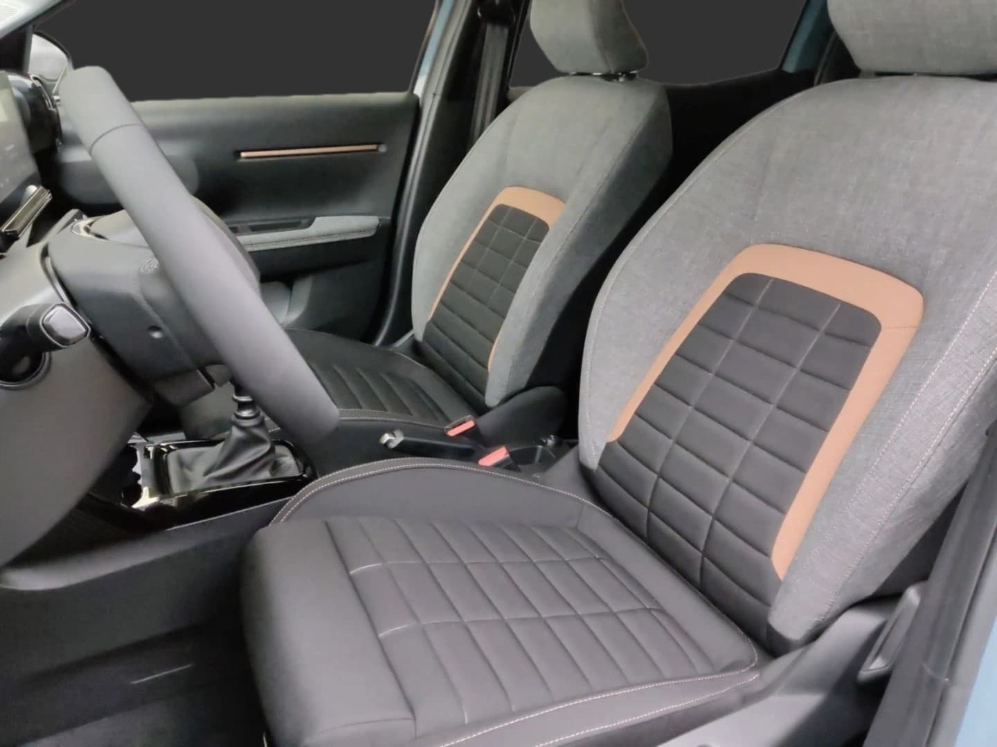 Citroen C3 Aircross PLUS Turbo 7-Sitzer Dach in Schwarz — 7