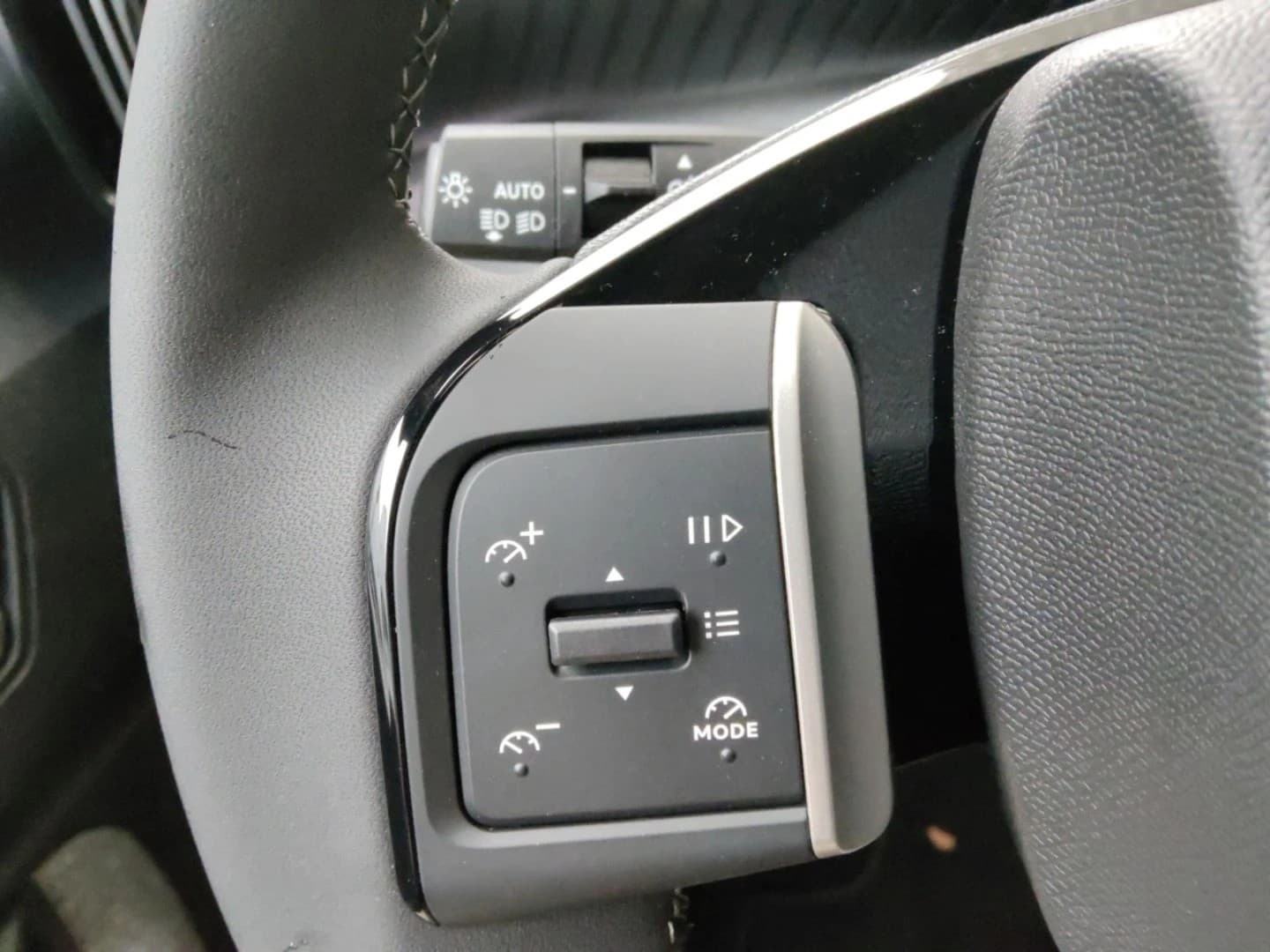 Citroen C3 Aircross PLUS Turbo 7-Sitzer Dach in Schwarz — 17