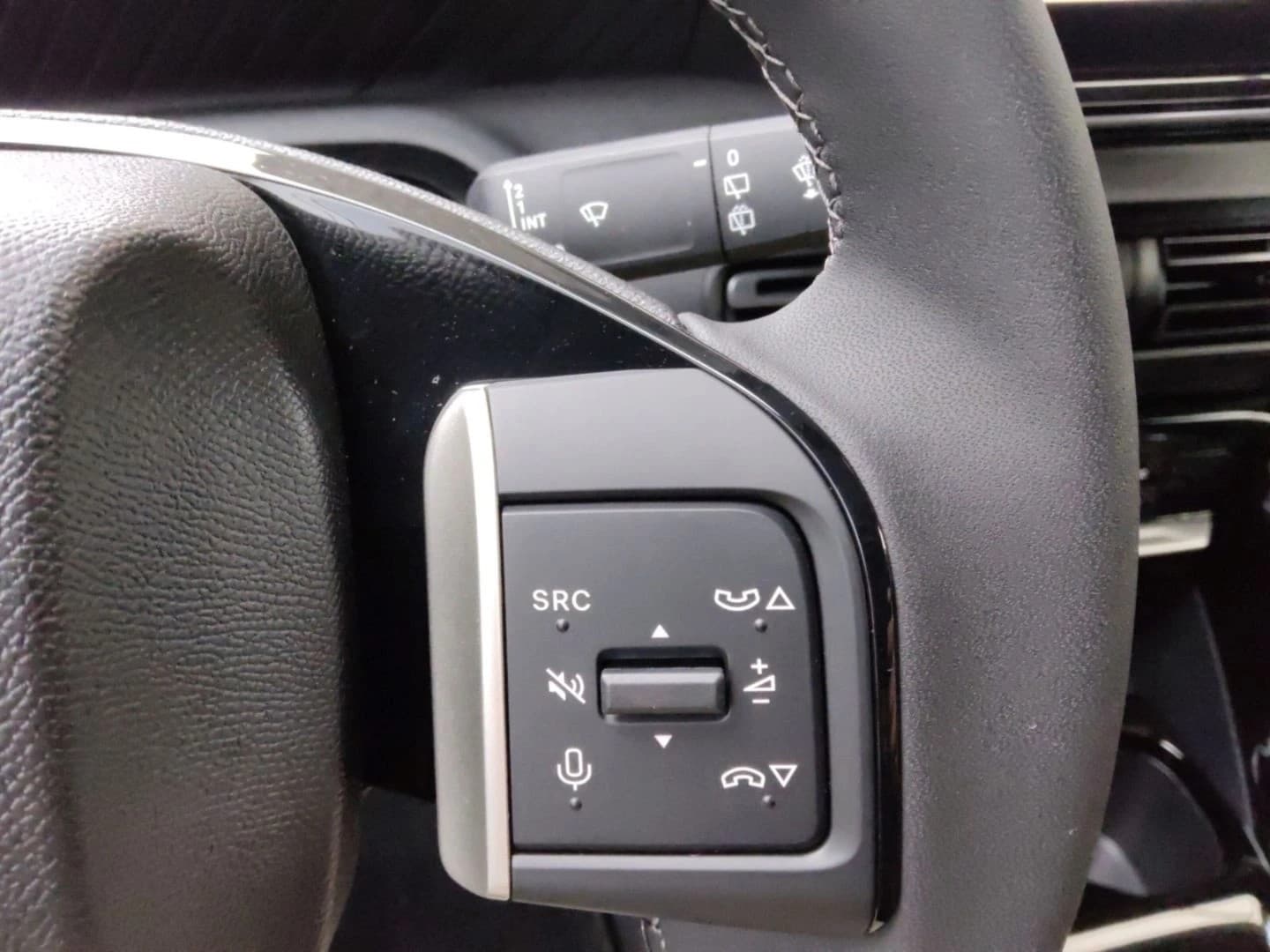 Citroen C3 Aircross PLUS Turbo 7-Sitzer Dach in Schwarz — 18