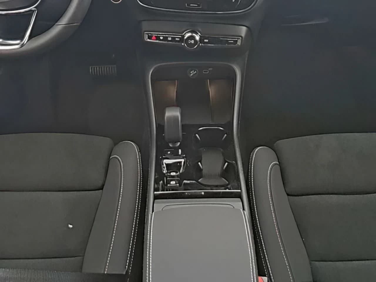 Volvo XC40 B3 Ultra Black Edition StandHZG Digitales Cockpit — 6