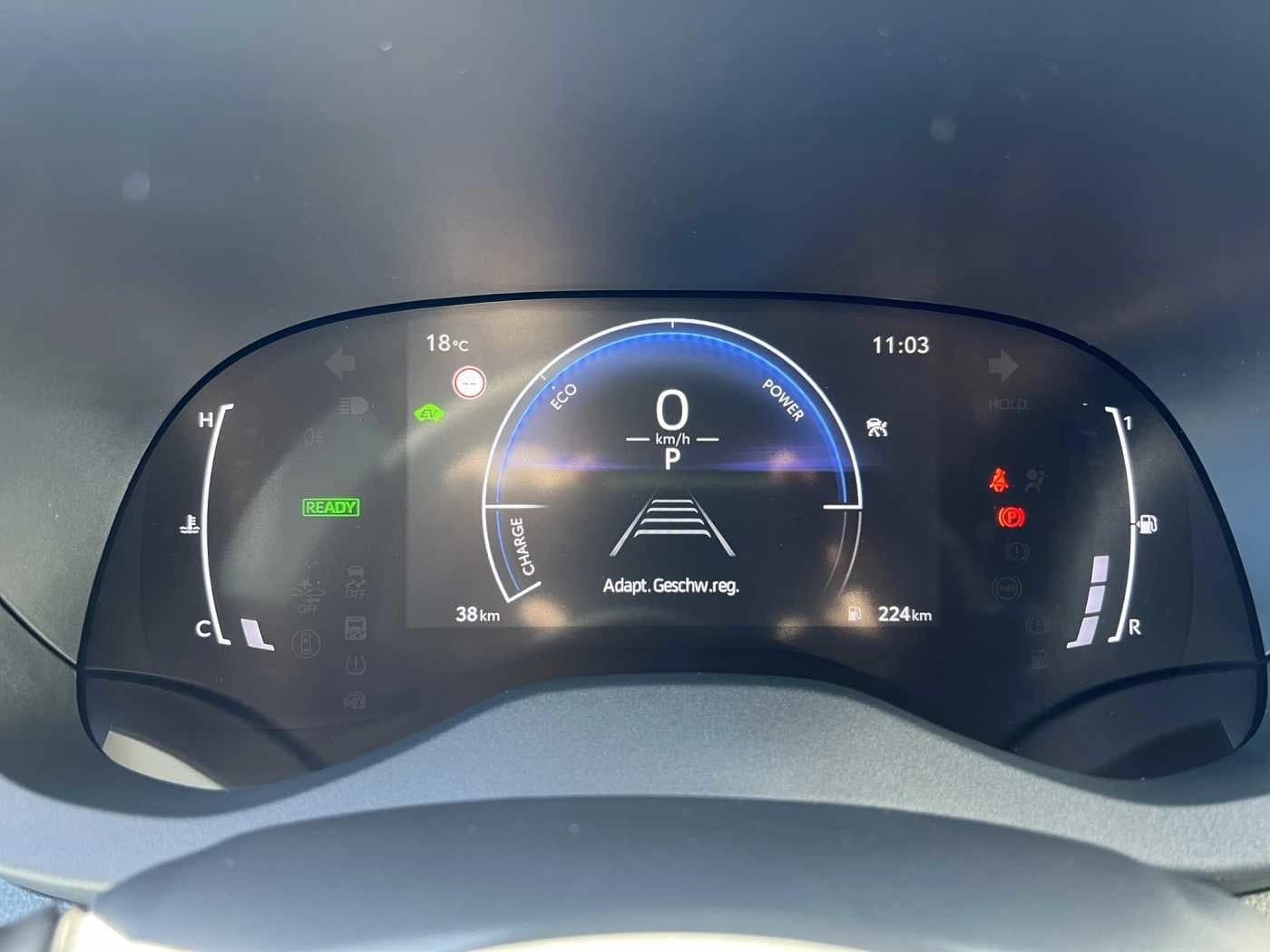 Toyota Yaris Hybrid Teamplayer — 12