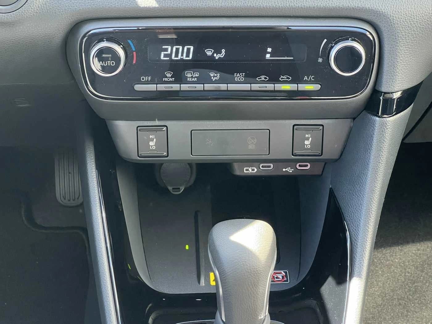 Toyota Yaris Hybrid Teamplayer — 16