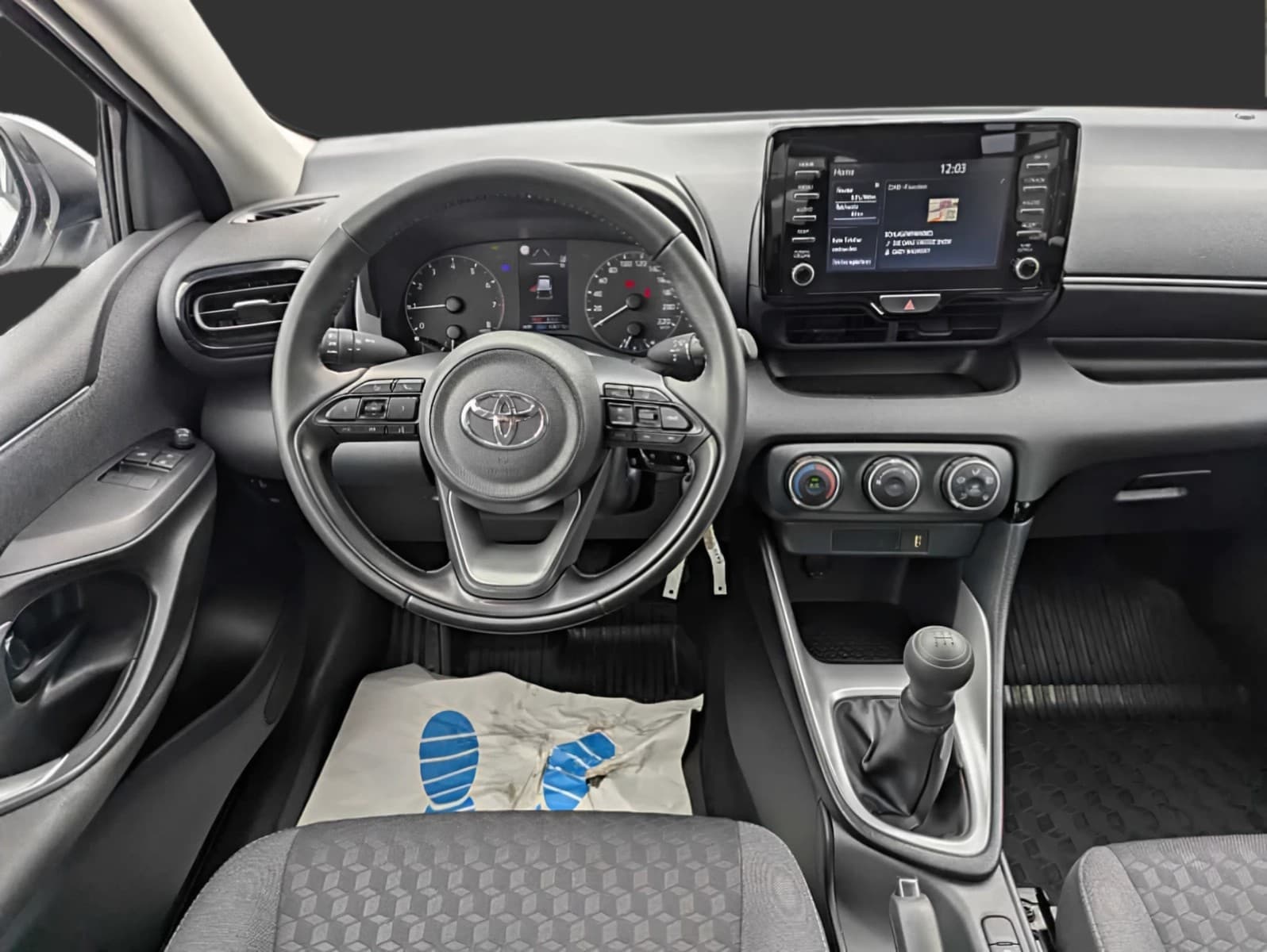 Toyota Yaris 1.0 VVT-i Comfort Allwetter, 1. Hand — 8