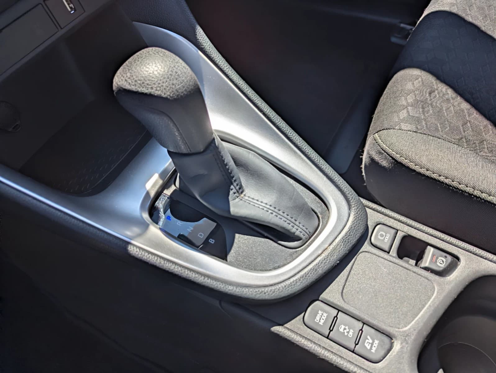 Toyota Yaris Hybrid 1.5 VVT-i Team Deutschland LED, AHK — 15