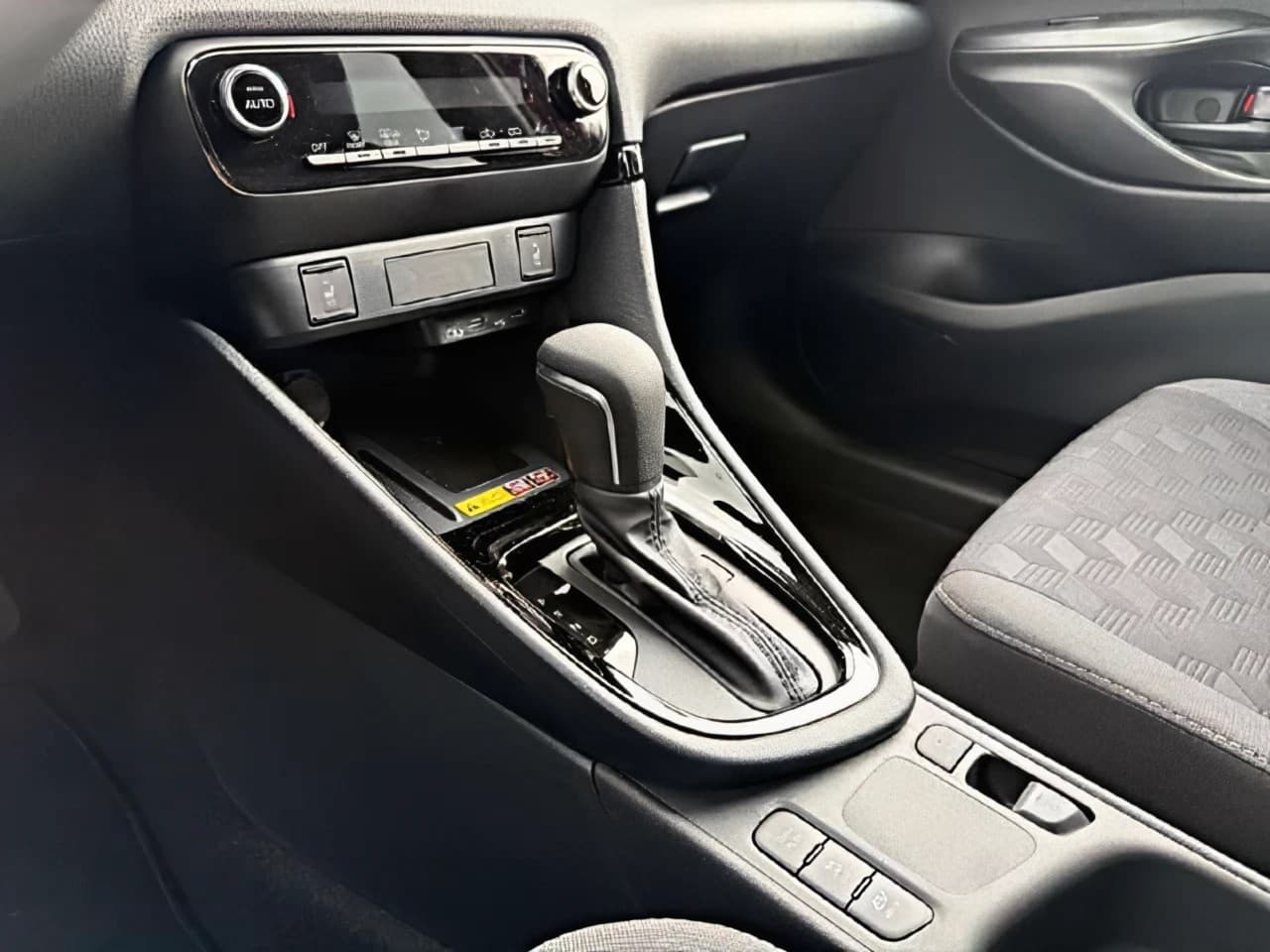 Toyota Yaris Hybrid Teamplayer — 14