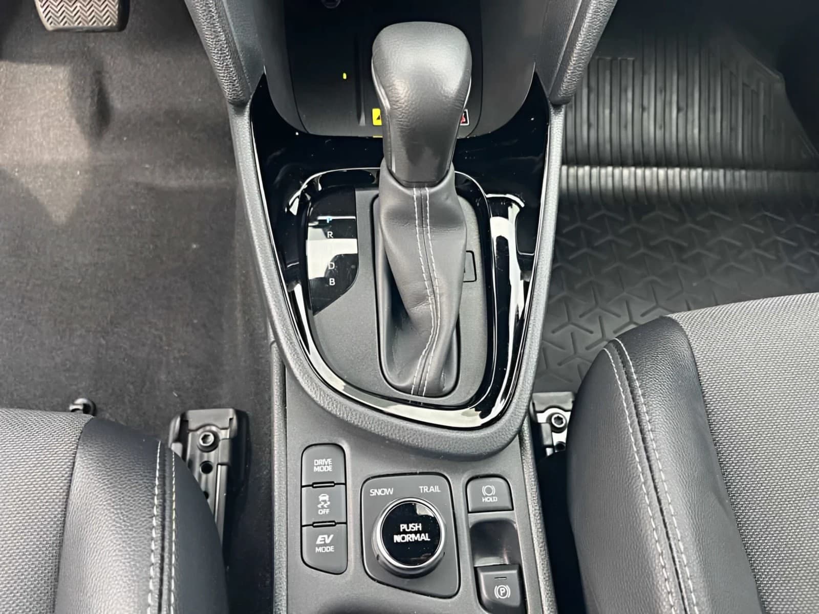Toyota Yaris Cross Hybrid VVT-i AWD-i Premiere Edition (Im Kundenauftrag) — 15