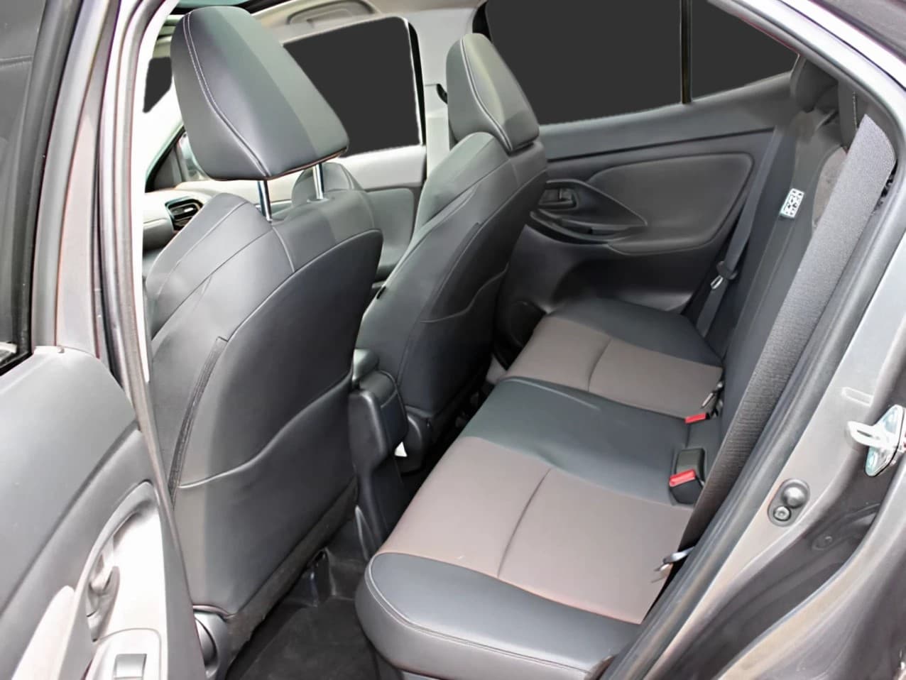 Toyota Yaris Cross Hybrid AWD-i Elegant mit elektrischer Heckklappe, Panoramadach, Allwetterreifen, HeadUp-Display, — 12