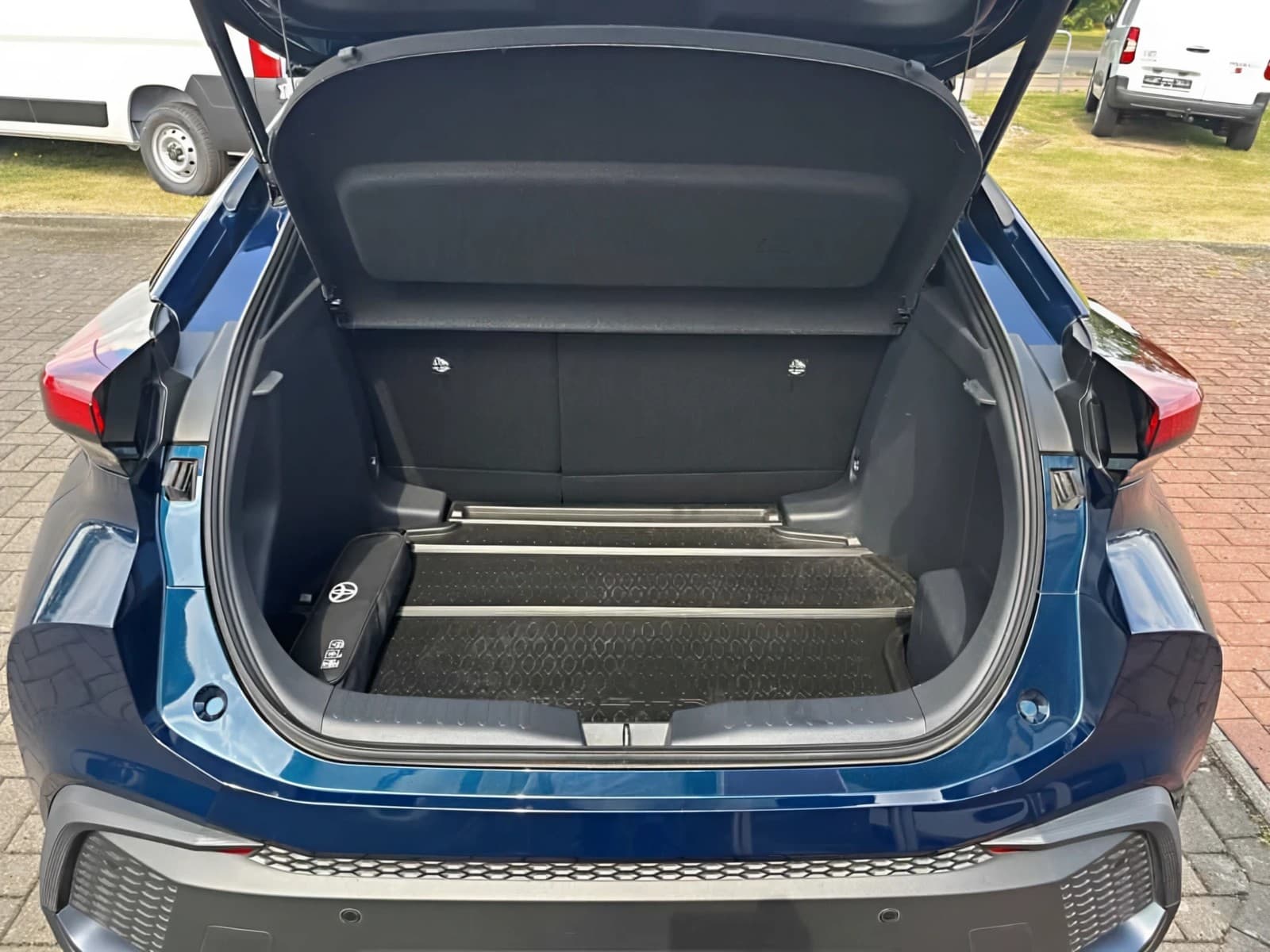 Toyota C-HR 2.0 Hybrid Team Deutschland ( Vorführwagen) — 8