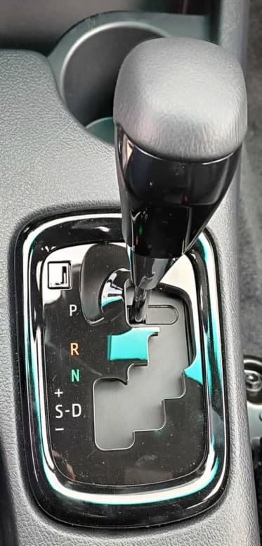 Toyota Hilux Invincible Double Cab 2.8 D-4D MildHybrid AUTOM./NAVI/KAMERA — 2