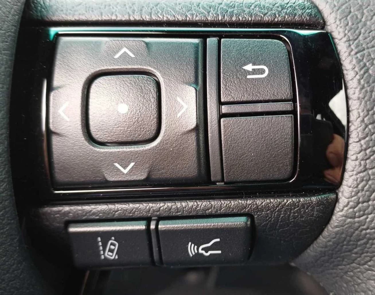 Toyota Hilux Invincible Double Cab 2.8 D-4D MildHybrid AUTOM./NAVI/KAMERA — 14