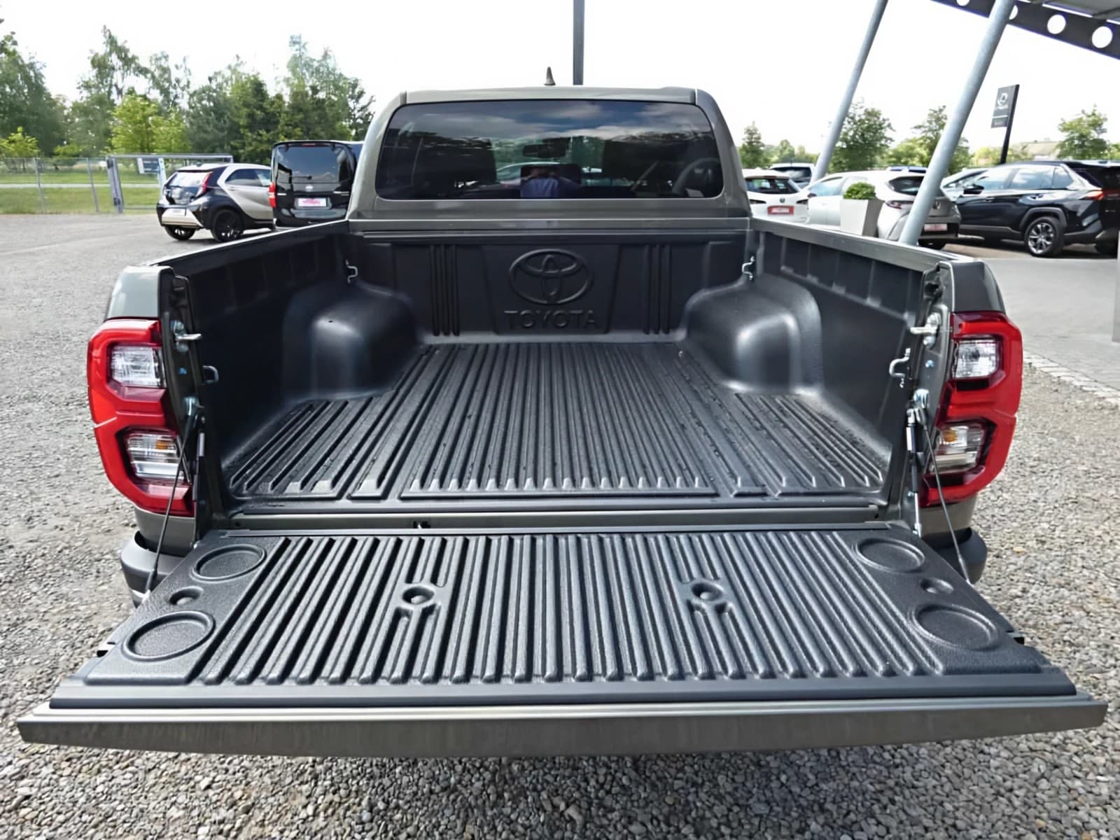 Toyota Hilux 4x4 Double Cab MHEV Autm. Executive — 4