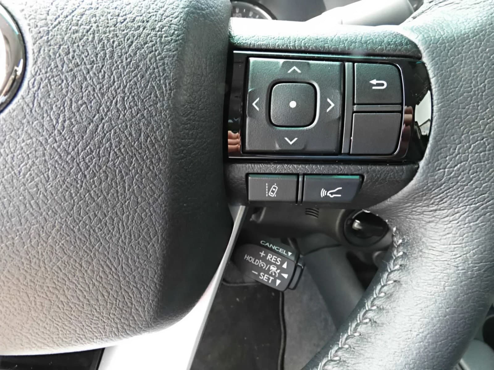 Toyota Hilux 4x4 Double Cab MHEV Autm. Executive — 15