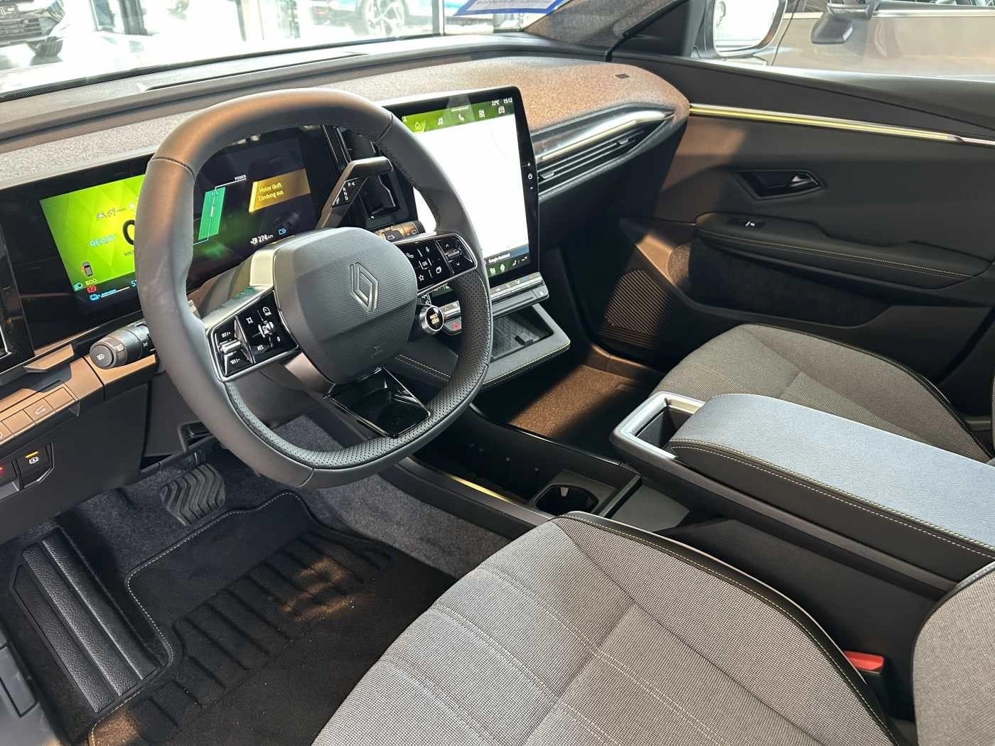 Renault Scenic E-Tech 220 Long Range Techno — 10