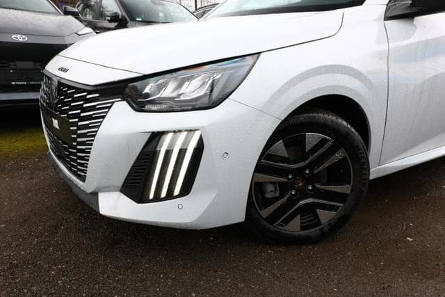 Peugeot 208 Allure Nav 360° SHZ TotW 2xPDC LED CarP D... — 2