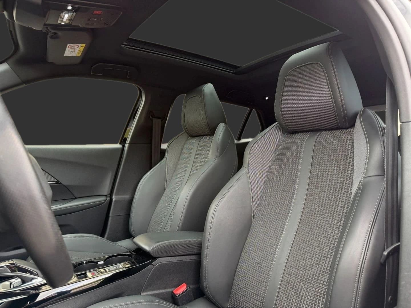 Peugeot 2008 136 GT,Keyless,Pano,Navi — 9