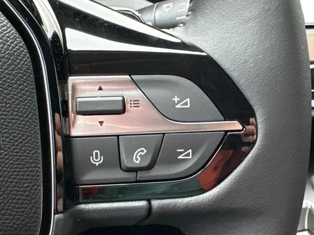 Peugeot 308 Allure SHZ KAMERA NAVI KEYLESS ACC 17 LM ... — 18