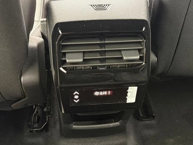 Peugeot 5008 Allure Hybrid 5-S SHZ 360° ACC 21"-HD 19... — 11