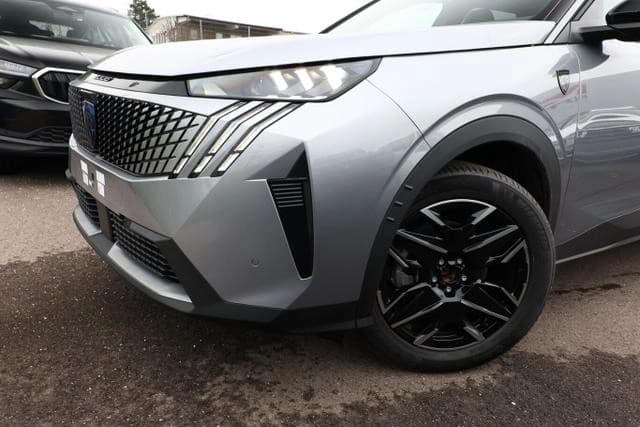Peugeot 5008 GT Hybrid KomfortP eHK Nav ACC SHZ Kam K... — 5