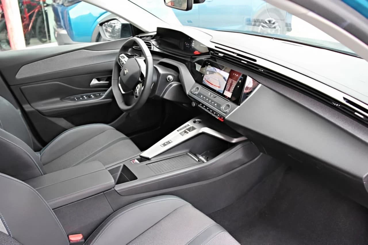 Peugeot 408 Mild Hybrid 145PS Allure AdaptivTempomat — 3