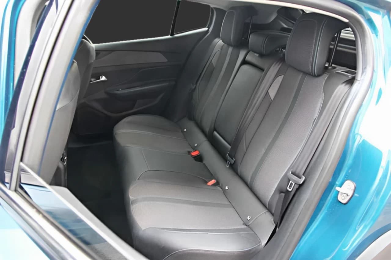 Peugeot 408 Mild Hybrid 145PS Allure AdaptivTemp AHK! — 13