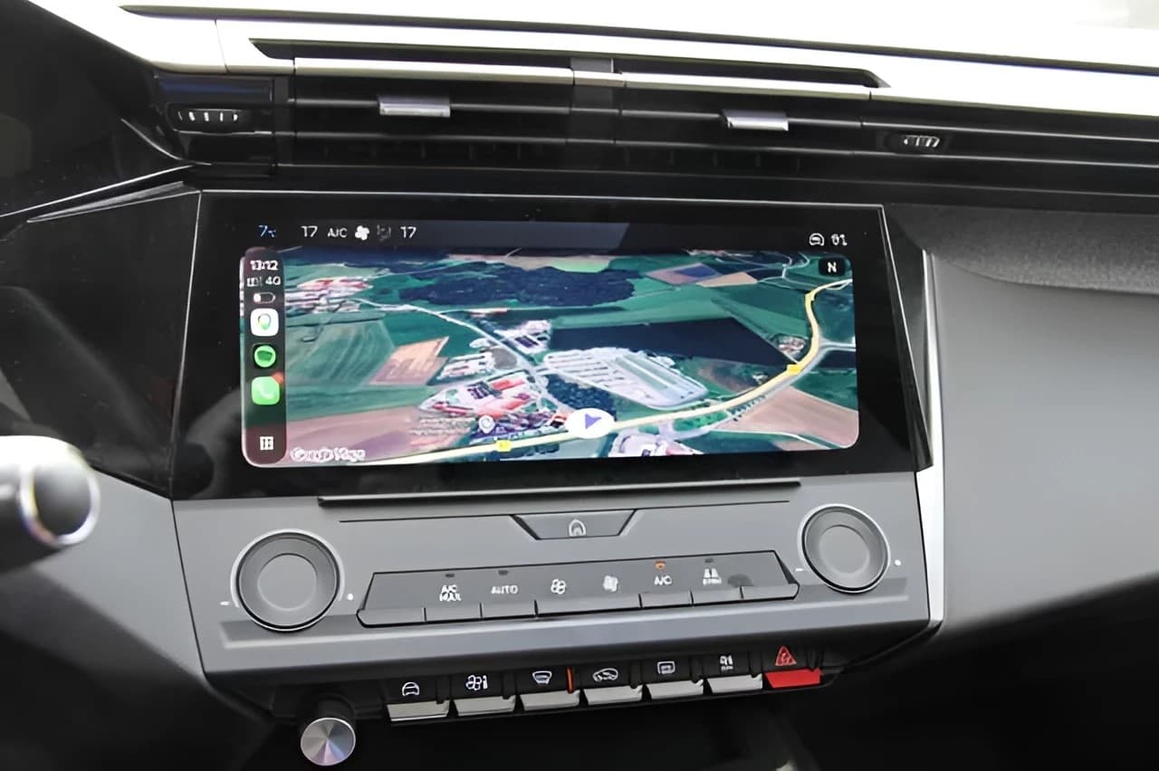 Peugeot 408 Mild Hybrid 145PS Allure AdaptivTempomat — 13