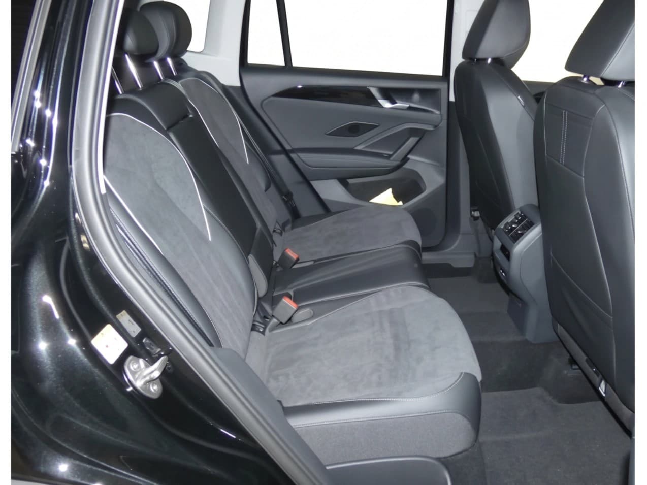 Volkswagen Tiguan 1.5 eTSI Elegance PANO Head-up-Display LED NAVI — 10
