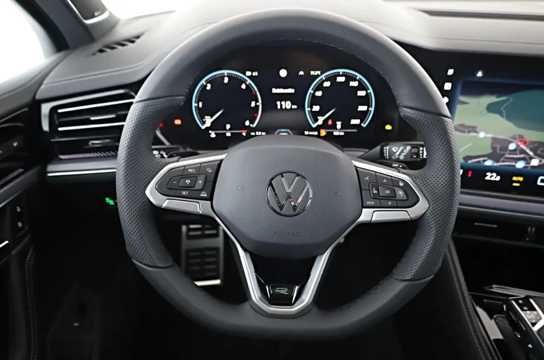 Volkswagen Touareg 3.0 TDI V6 R-LINE, Luft, Area, AHK, Leder — 7