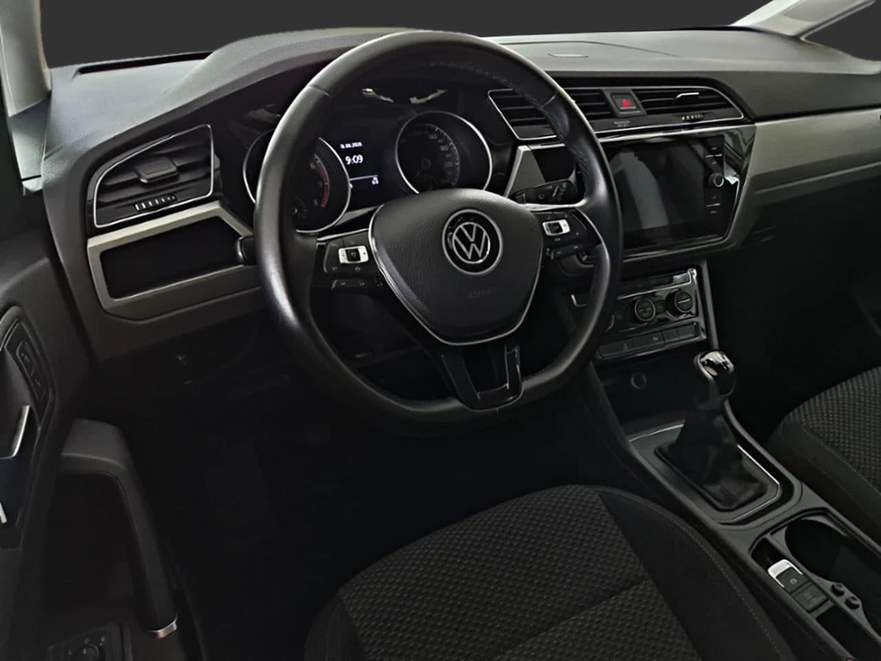 Volkswagen Touran Comfortline 1.5 TSI 7Sitze Navi Sitzhzg E — 9