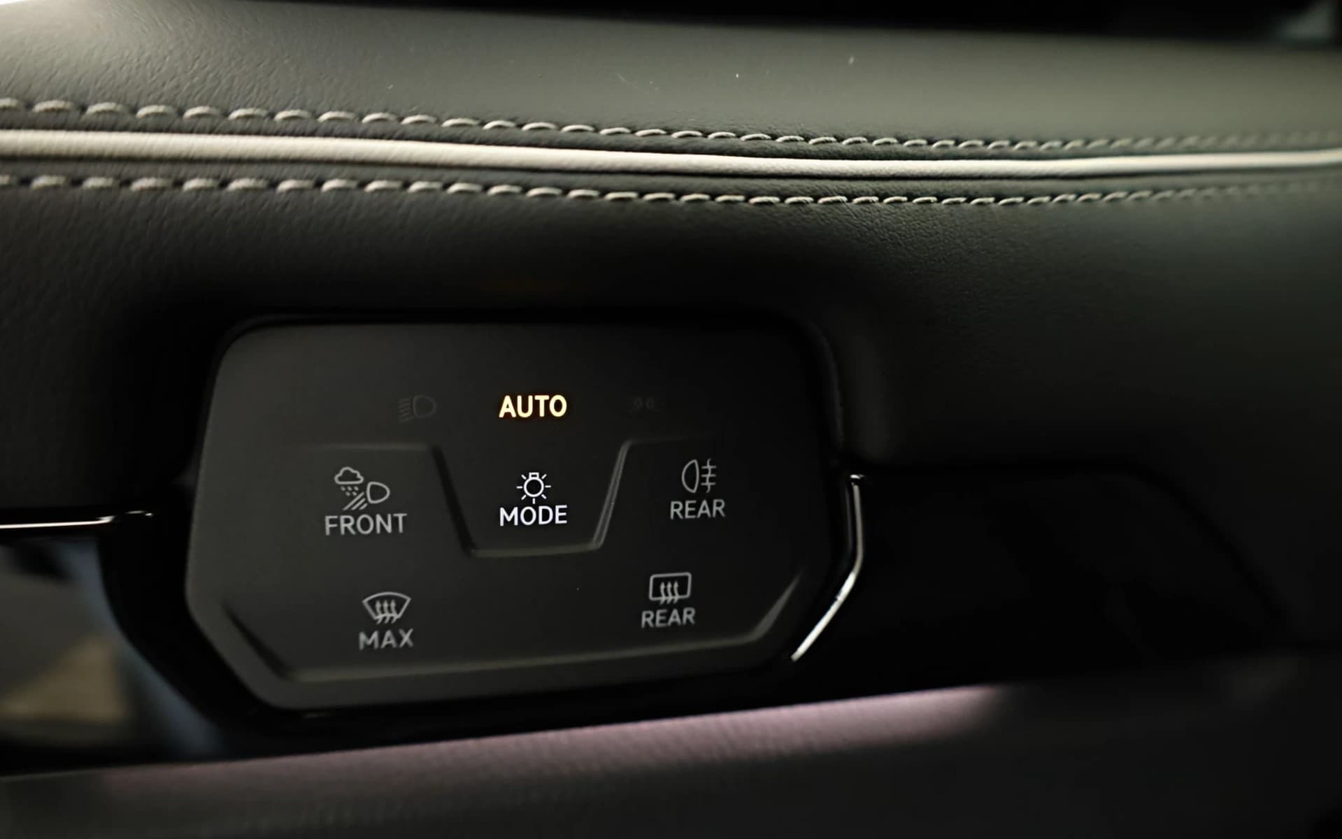 Volkswagen ID.7 Pro Black, AHK, HuD, IQ.Light, IQ.Drive, AreaView, Side, Winter, 19-Zoll — 10