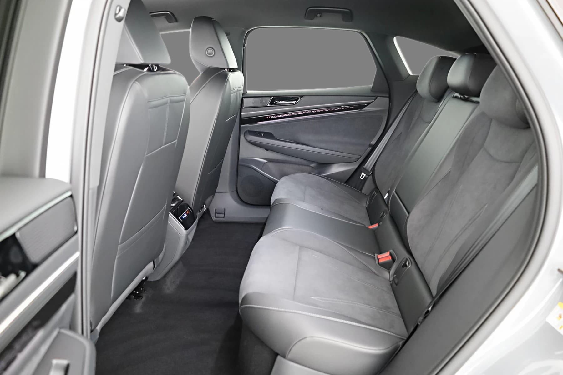 Volkswagen ID.7 Pro Black, HuD, IQ.Light, IQ.Drive, AreaView, Side, Winter, 20-Zoll — 12