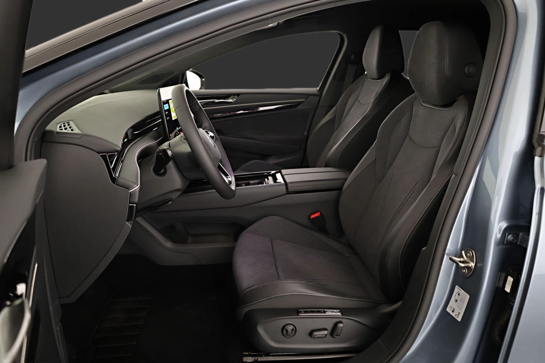 Volkswagen ID.7 Pro Black, AHK, HuD, IQ.Light, IQ.Drive, AreaView, Side, Winter, 19-Zoll — 11