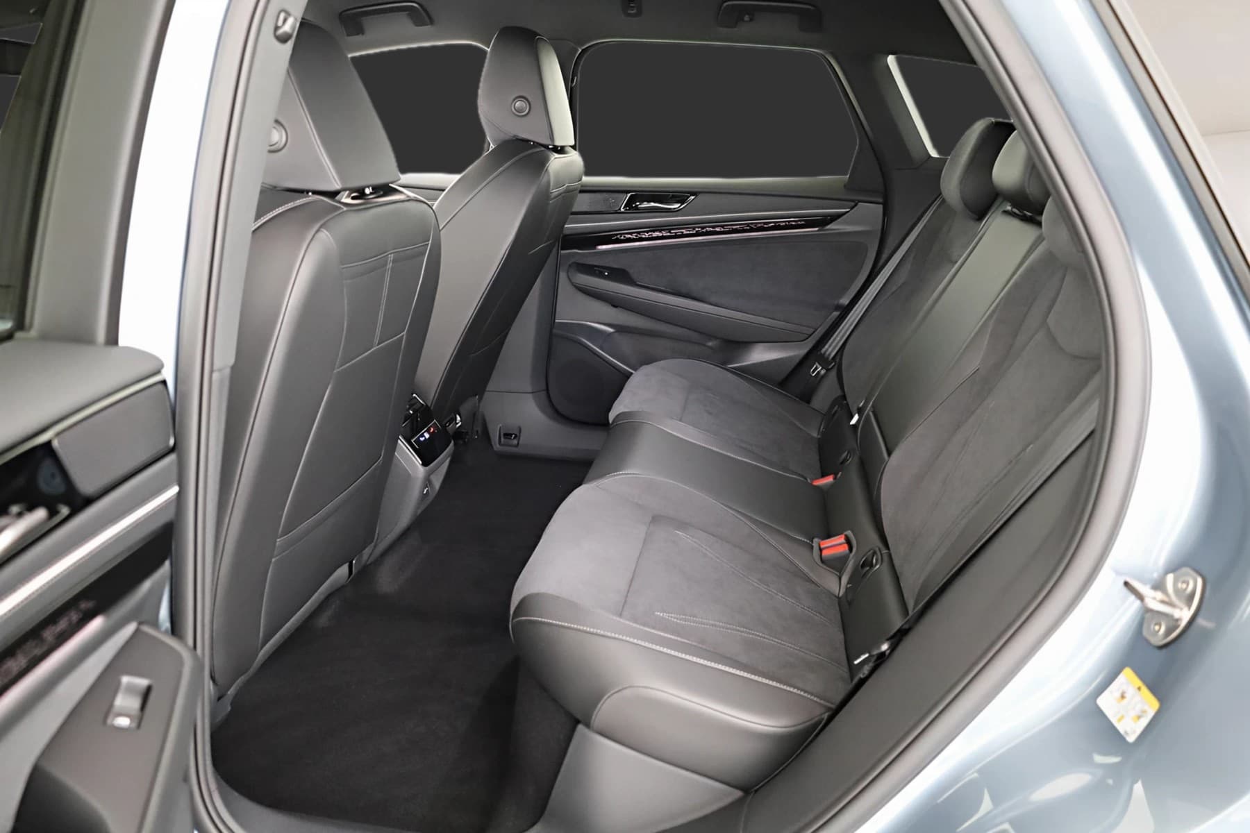 Volkswagen ID.7 Pro Black, AHK, HuD, IQ.Light, IQ.Drive, AreaView, Side, Winter, 19-Zoll — 12